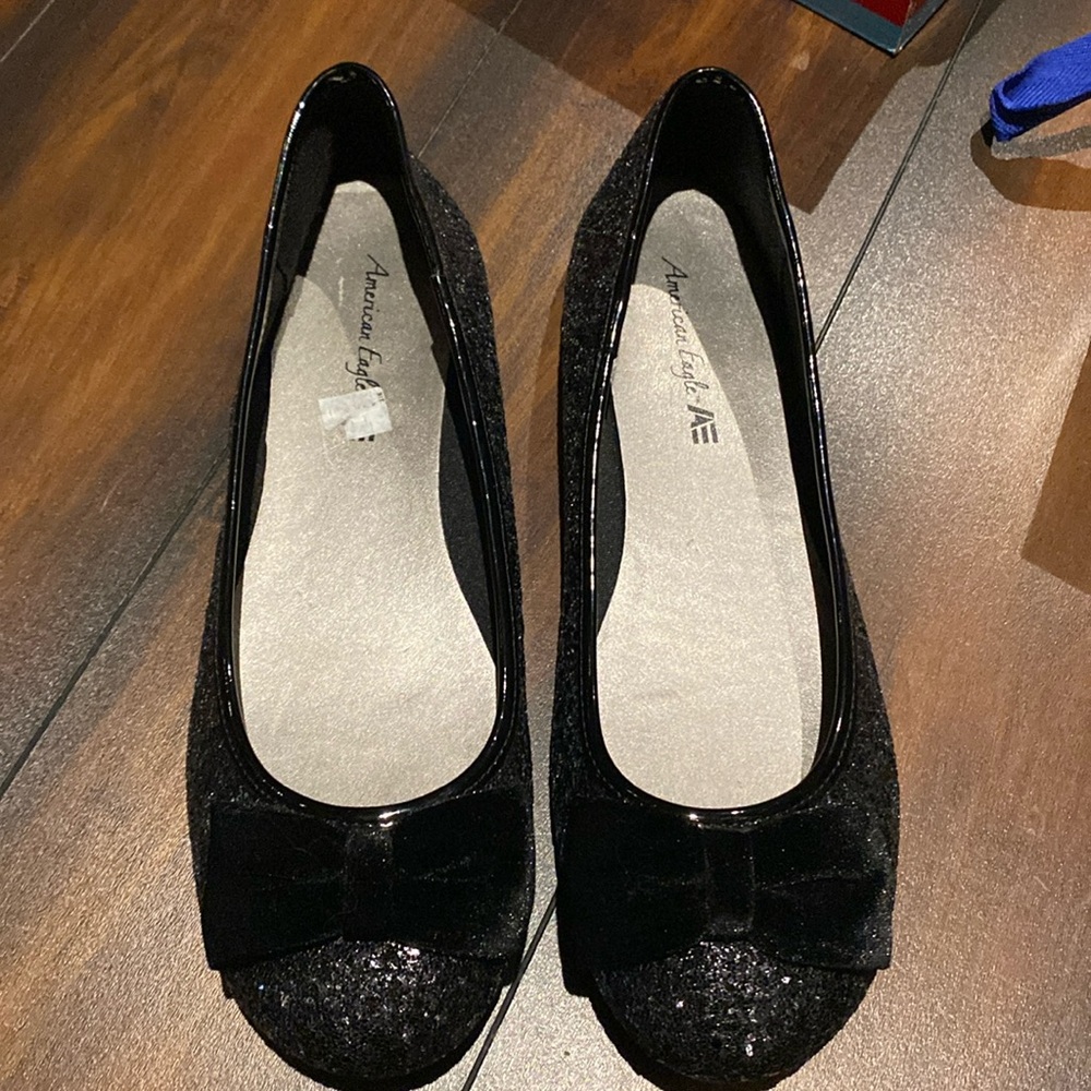 American eagle shoe, black and green color